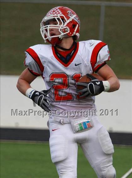 Thumbnail 2 in Van vs. Gilmer (3A Division 2 Region 2 Area Playoffs) photogallery.