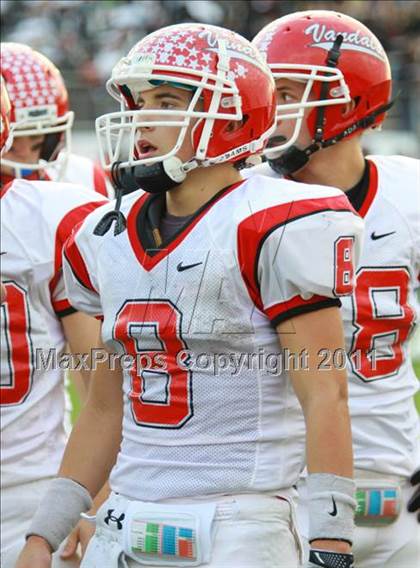 Thumbnail 1 in Van vs. Gilmer (3A Division 2 Region 2 Area Playoffs) photogallery.