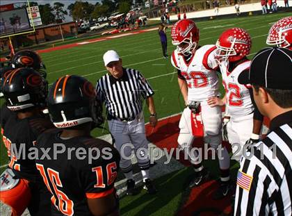 Thumbnail 1 in Van vs. Gilmer (3A Division 2 Region 2 Area Playoffs) photogallery.