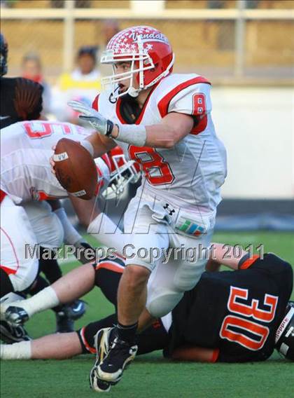 Thumbnail 3 in Van vs. Gilmer (3A Division 2 Region 2 Area Playoffs) photogallery.