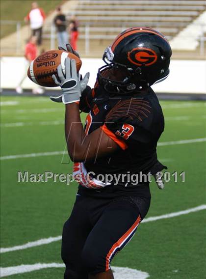 Thumbnail 1 in Van vs. Gilmer (3A Division 2 Region 2 Area Playoffs) photogallery.