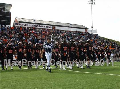 Thumbnail 2 in Van vs. Gilmer (3A Division 2 Region 2 Area Playoffs) photogallery.