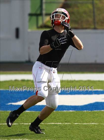 Thumbnail 1 in Van vs. Gilmer (3A Division 2 Region 2 Area Playoffs) photogallery.