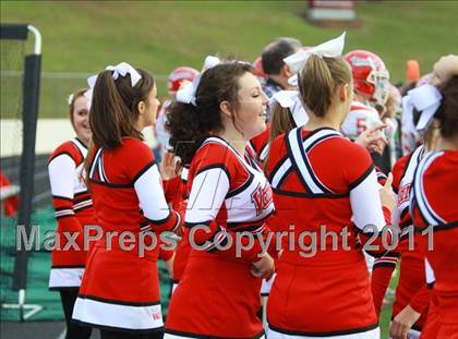Thumbnail 1 in Van vs. Gilmer (3A Division 2 Region 2 Area Playoffs) photogallery.