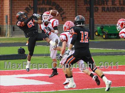 Thumbnail 2 in Van vs. Gilmer (3A Division 2 Region 2 Area Playoffs) photogallery.