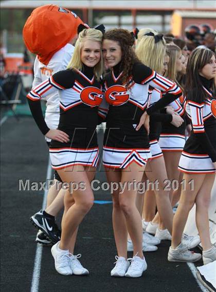 Thumbnail 2 in Van vs. Gilmer (3A Division 2 Region 2 Area Playoffs) photogallery.