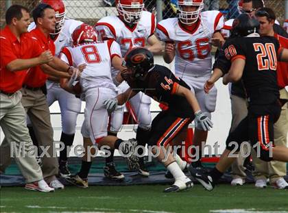 Thumbnail 2 in Van vs. Gilmer (3A Division 2 Region 2 Area Playoffs) photogallery.