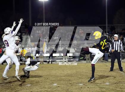 Thumbnail 3 in Woodbridge vs. Lake Braddock (VHSL 6A North Region C Semifinal) photogallery.