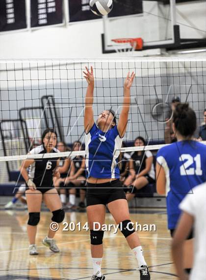 Thumbnail 3 in San Marino vs. Flintridge Prep photogallery.