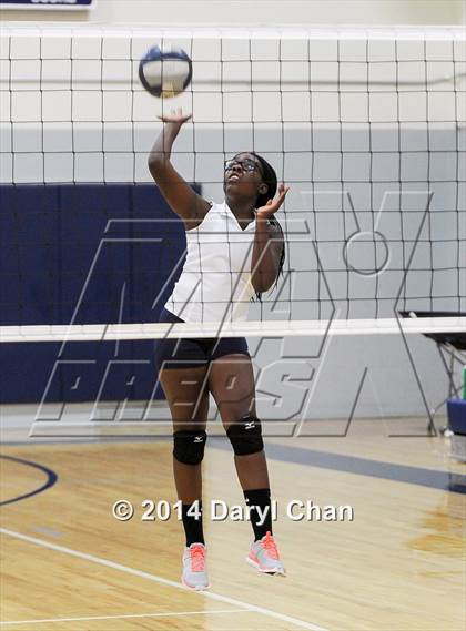 Thumbnail 3 in San Marino vs. Flintridge Prep photogallery.