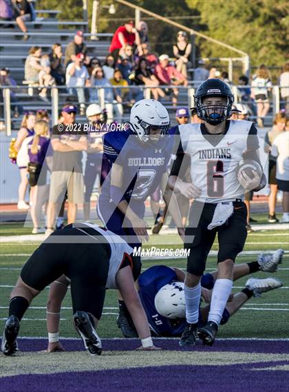 Thumbnail 3 in Grand Saline Indians vs Eustace Bulldogs photogallery.