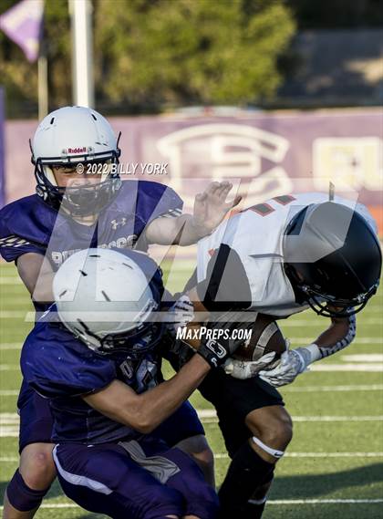 Thumbnail 3 in Grand Saline Indians vs Eustace Bulldogs photogallery.