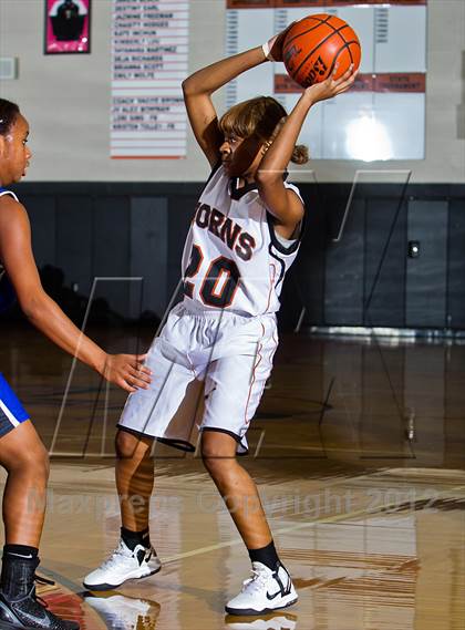 Thumbnail 2 in Cypress Creek vs. Dobie (McDonald's Texas Invitational) photogallery.