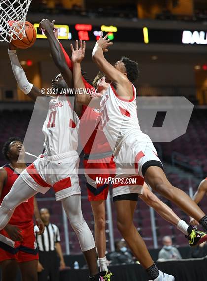 Thumbnail 2 in San Joaquin Memorial vs. John Paul II (Tarkanian Classic) photogallery.