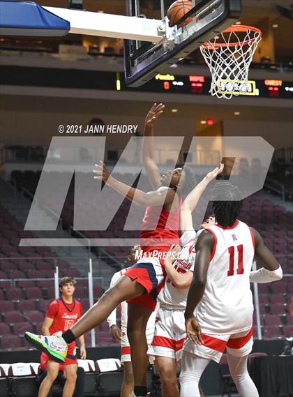 Thumbnail 1 in San Joaquin Memorial vs. John Paul II (Tarkanian Classic) photogallery.