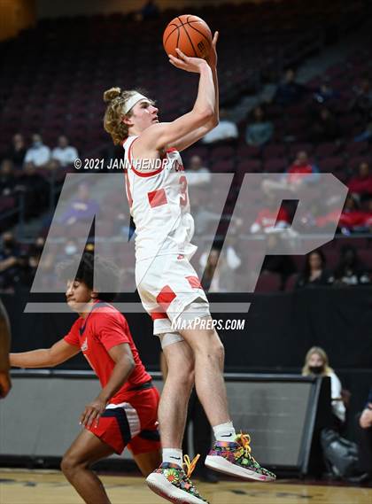 Thumbnail 2 in San Joaquin Memorial vs. John Paul II (Tarkanian Classic) photogallery.