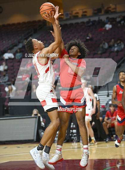 Thumbnail 3 in San Joaquin Memorial vs. John Paul II (Tarkanian Classic) photogallery.