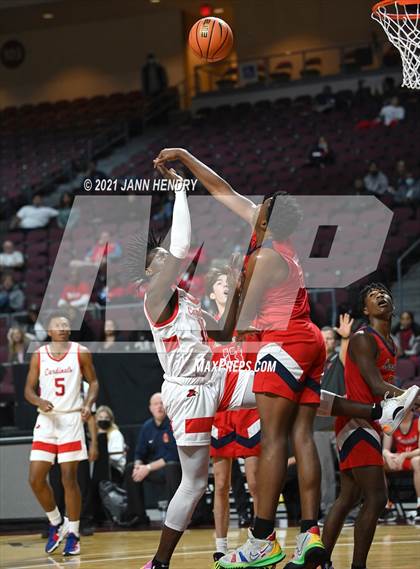 Thumbnail 2 in San Joaquin Memorial vs. John Paul II (Tarkanian Classic) photogallery.