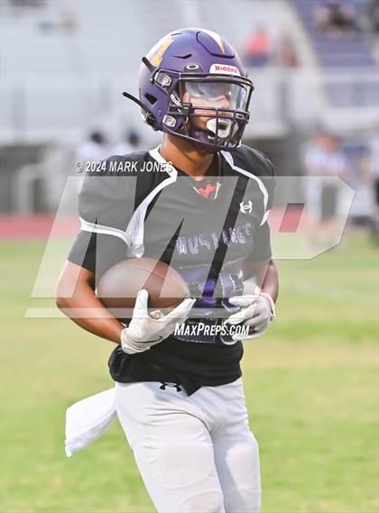 Thumbnail 3 in Sunrise Mountain vs. Willow Canyon (Scrimmage) photogallery.
