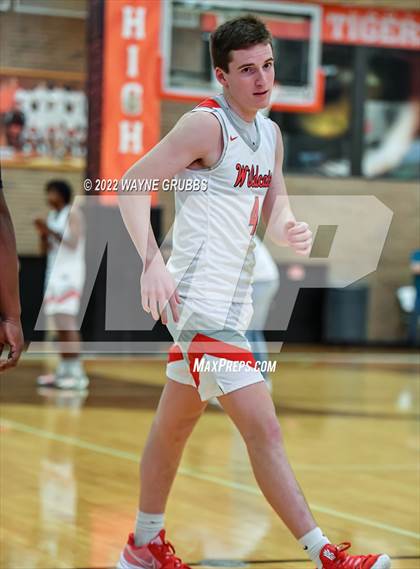 Thumbnail 3 in Parkview vs. Lake Highlands (Red River Hoopfest) photogallery.