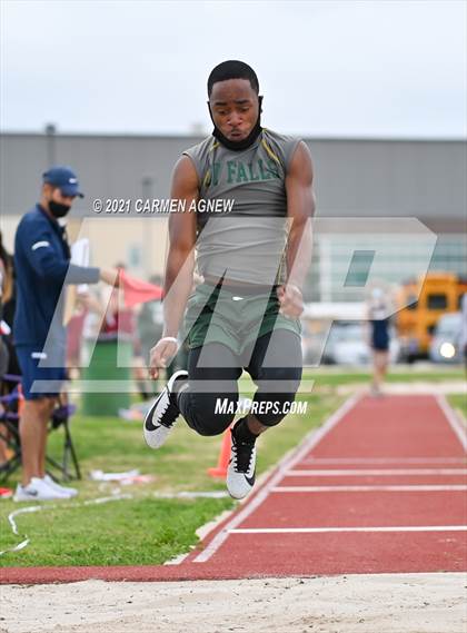 Thumbnail 3 in Bridgeland High School Invitational photogallery.