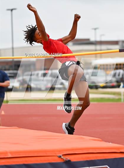 Thumbnail 3 in Bridgeland High School Invitational photogallery.