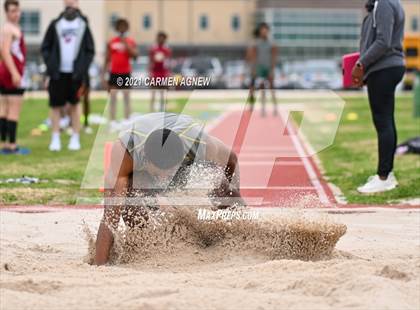 Thumbnail 2 in Bridgeland High School Invitational photogallery.