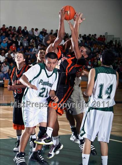 Thumbnail 2 in La Porte vs. Pasadena (McDonald's Texas Invitational) photogallery.