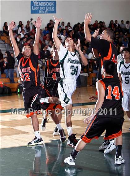 Thumbnail 3 in La Porte vs. Pasadena (McDonald's Texas Invitational) photogallery.
