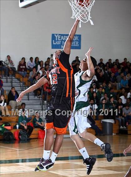 Thumbnail 1 in La Porte vs. Pasadena (McDonald's Texas Invitational) photogallery.