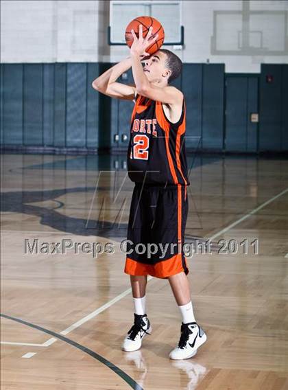 Thumbnail 1 in La Porte vs. Pasadena (McDonald's Texas Invitational) photogallery.