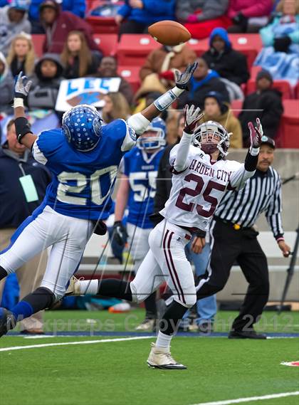 Thumbnail 1 in Riverhead vs. Garden City (Long Island D2 Final) photogallery.