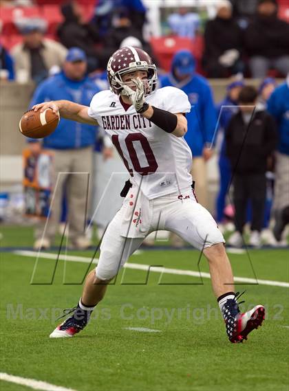 Thumbnail 3 in Riverhead vs. Garden City (Long Island D2 Final) photogallery.