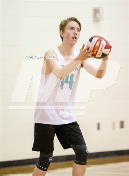 Thumbnail 2 in Grassfield vs. Hickory photogallery.