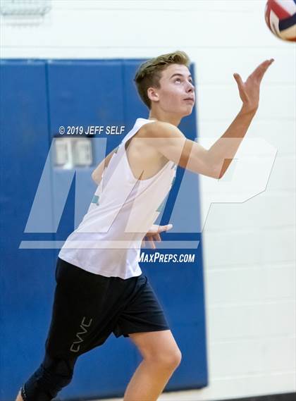 Thumbnail 1 in Grassfield vs. Hickory photogallery.