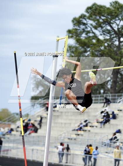 Thumbnail 2 in Lewis James Invitational (Pole Vault) photogallery.