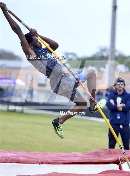 Thumbnail 2 in Lewis James Invitational (Pole Vault) photogallery.