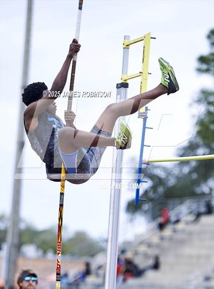 Thumbnail 3 in Lewis James Invitational (Pole Vault) photogallery.