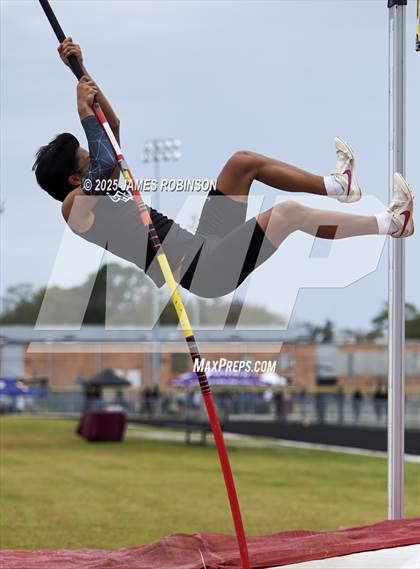 Thumbnail 1 in Lewis James Invitational (Pole Vault) photogallery.
