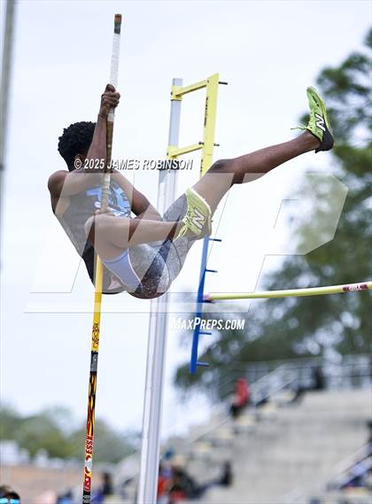 Thumbnail 2 in Lewis James Invitational (Pole Vault) photogallery.