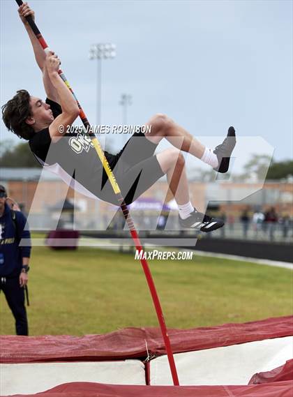 Thumbnail 1 in Lewis James Invitational (Pole Vault) photogallery.