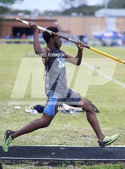 Thumbnail 2 in Lewis James Invitational (Pole Vault) photogallery.