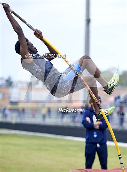 Thumbnail 2 in Lewis James Invitational (Pole Vault) photogallery.