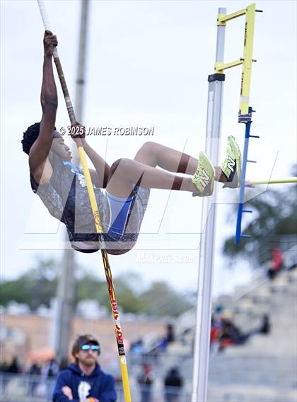 Thumbnail 2 in Lewis James Invitational (Pole Vault) photogallery.