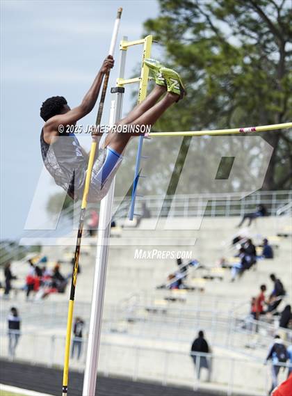 Thumbnail 2 in Lewis James Invitational (Pole Vault) photogallery.