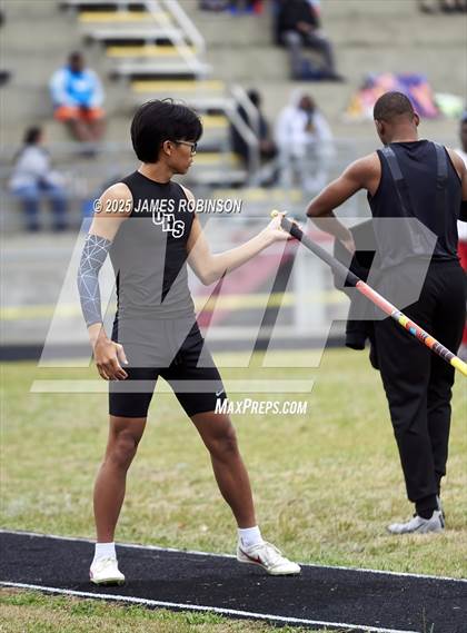 Thumbnail 1 in Lewis James Invitational (Pole Vault) photogallery.