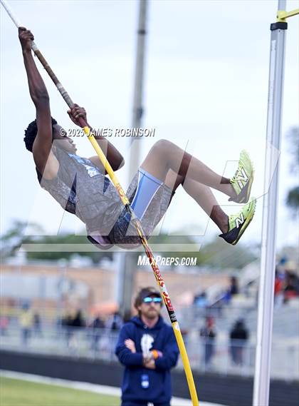 Thumbnail 3 in Lewis James Invitational (Pole Vault) photogallery.