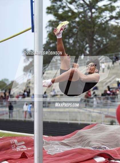 Thumbnail 3 in Lewis James Invitational (Pole Vault) photogallery.