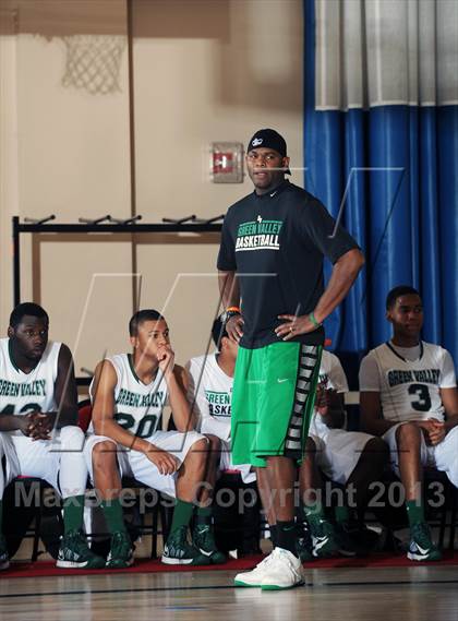 Thumbnail 1 in Perris vs. Green Valley (MaxPreps Holiday Classic) photogallery.