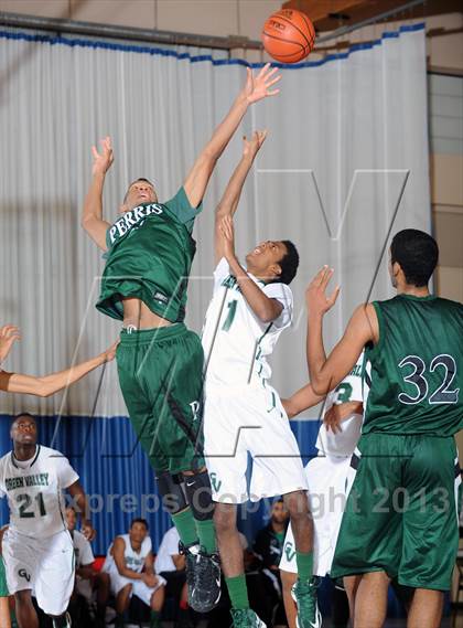 Thumbnail 2 in Perris vs. Green Valley (MaxPreps Holiday Classic) photogallery.